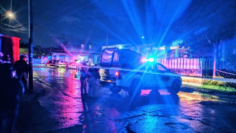 Perro descubre restos humanos en bolsa negra en zona ferroviaria de Coatzacoalcos