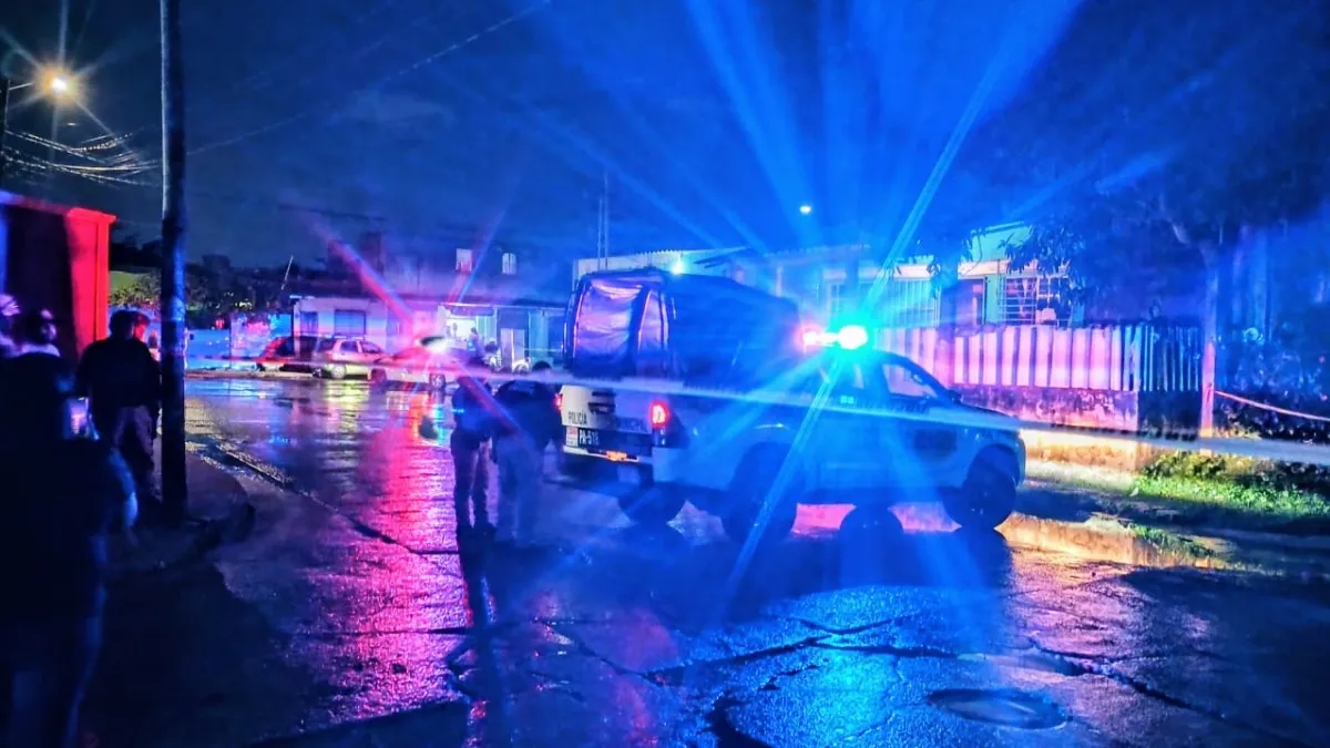 Perro descubre restos humanos en bolsa negra en zona ferroviaria de Coatzacoalcos