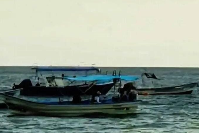 Turista m&r/ó tras choque de lancha contra una ballena en Puerto Vallarta