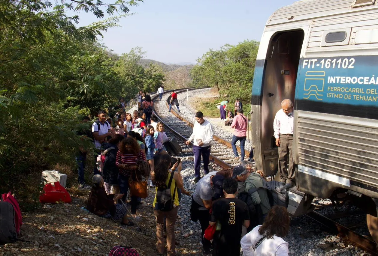 Descarrilamiento del Tren Interoceánico: pasajeros narran momentos de pánico en Nizanda