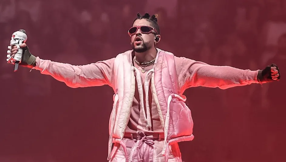 Mujer demanda a Bad Bunny por usar su voz sin autorización; pide 16 millones de dólares