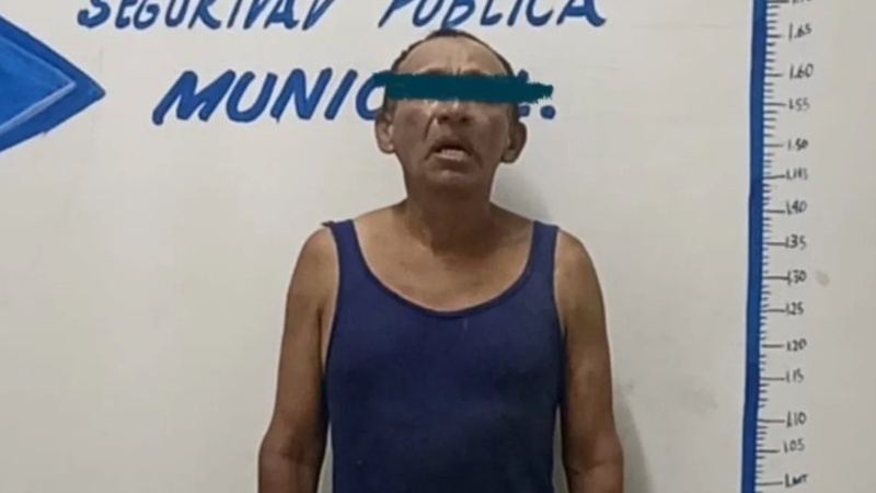 Viralizan operativo donde policías someten a hombre armado con machete en Agua Dulce; actuaron bajo protocolo