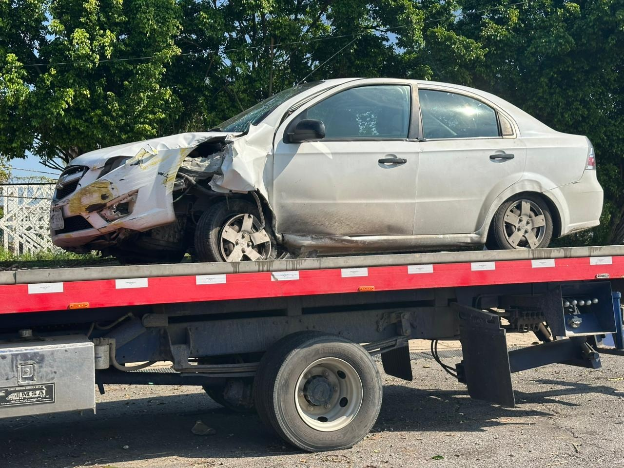 Auto se impacta contra muro en el puente Coatzacoalcos I