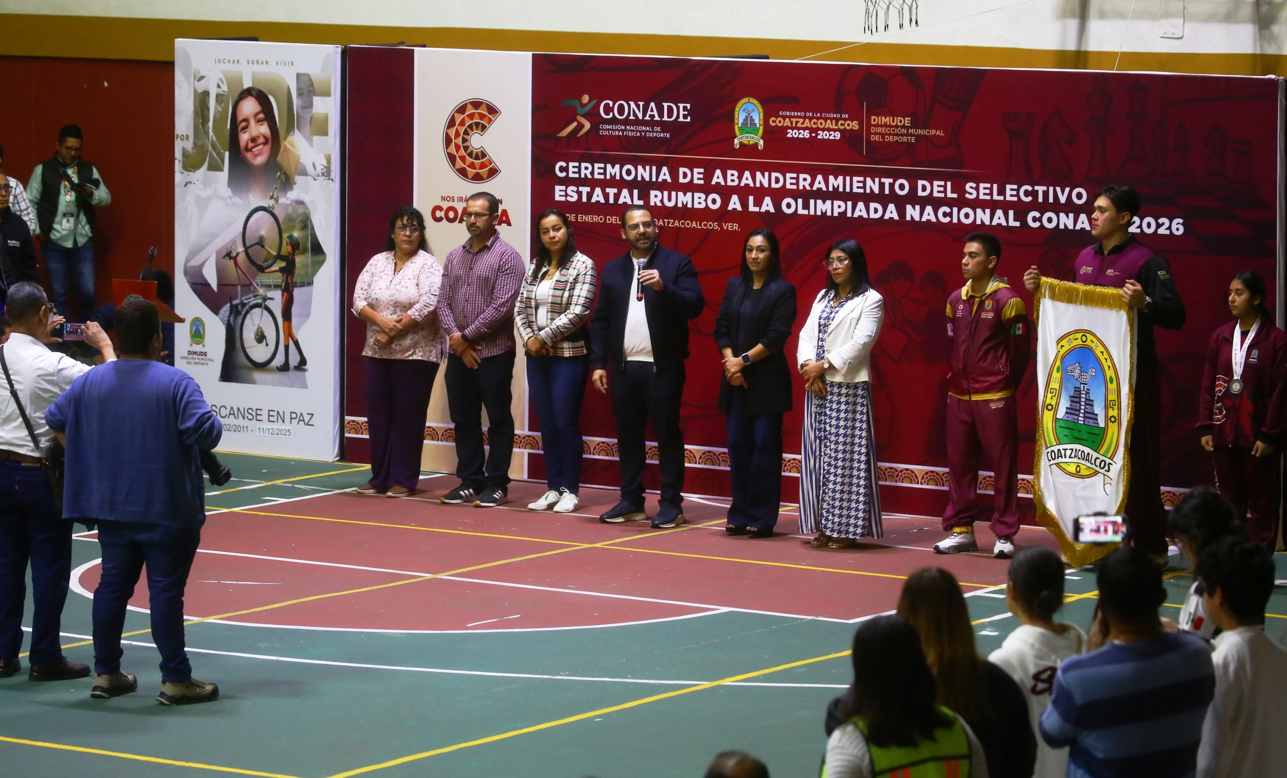 Abanderan en Coatzacoalcos al selectivo veracruzano para la Olimpiada CONADE 2026