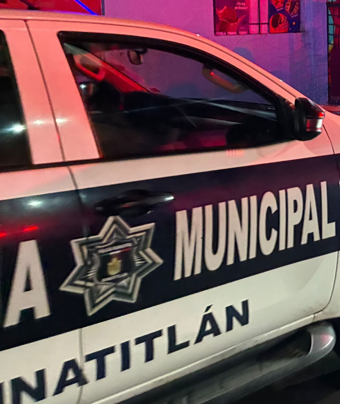 Detienen a policía municipal de Minatitlán con arma y presunta droga