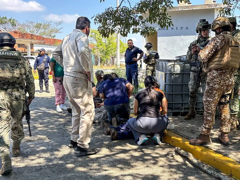 Investigan explosión en instalación de Pemex que dejó tres muertos