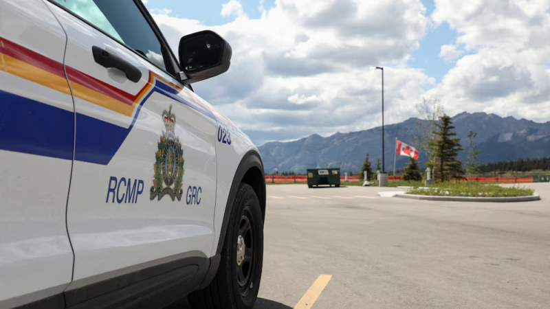 Mueren al menos nueve personas tras tiroteo masivo en una escuela y una vivienda de Canadá, dice la Policía