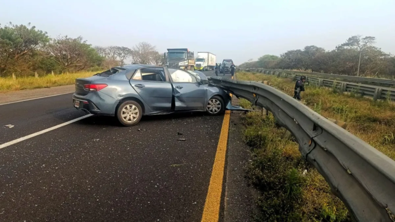 Muere prensado tras brutal choque en la autopista La Tinaja – Cosoleacaque en Rodríguez Clara