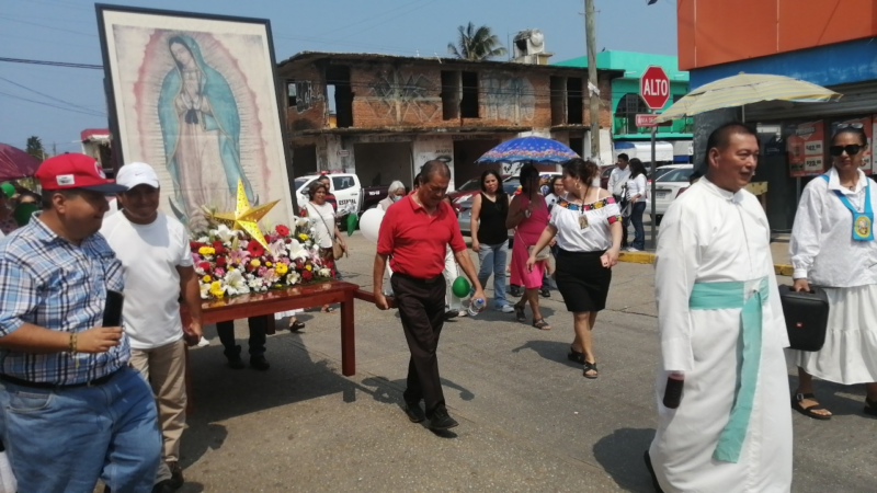 Tilma de la Virgen de Guadalupe recorre calles de Coatzacoalcos