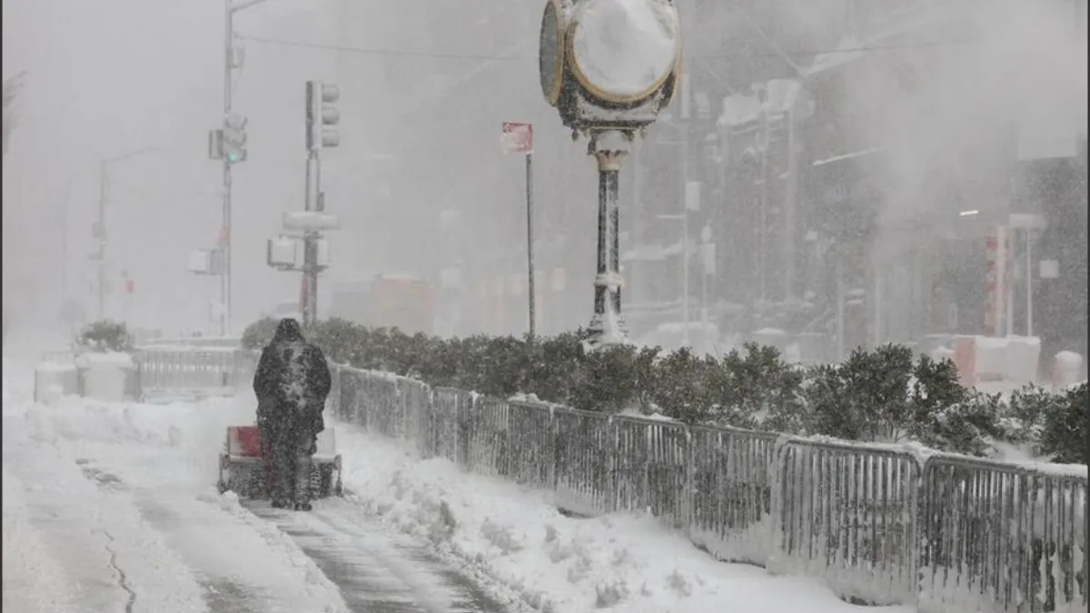 Tormenta de nieve golpea el noreste de EEUU, 5 mil vuelos cancelados