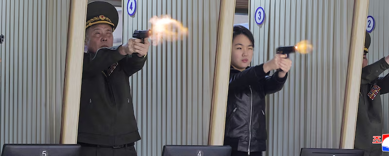 El dictador Kim Jong-un y su hija participaron de una prueba de tiro con pistolas de fabricación norcoreana