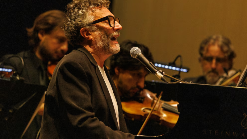 Fito Páez se reencontró con el público rosarino en un show para 300 mil personas en el Monumento Nacional a la Bandera