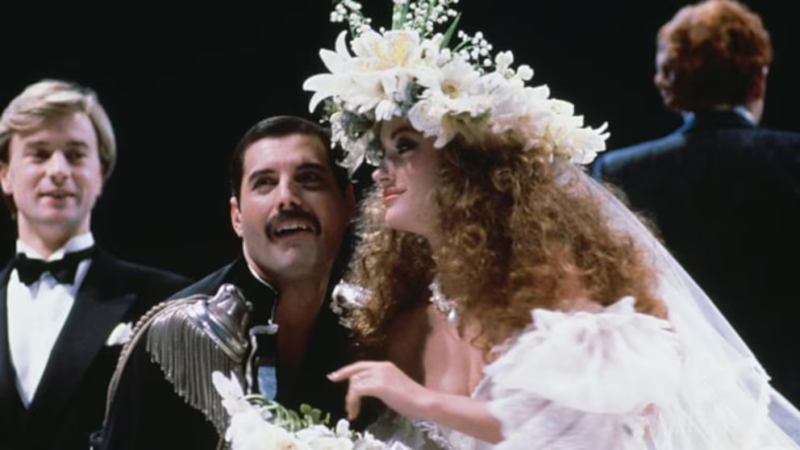 El día en que Jane Seymour se casó con Freddie Mercury ante miles de personas