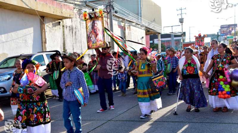 Coatzacoalcos celebra a San José con mañanitas, misa y tradicional regada de frutas