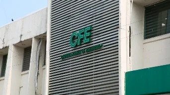 Sin respuesta de CFE, persiste riesgo por cable de media tensión en San Juan Evangelista
