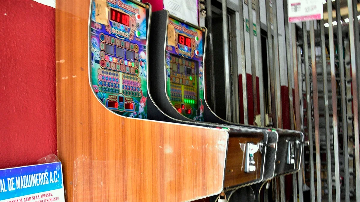 Regresan máquinas tragamonedas al mercado Morelos de Coatzacoalcos tras operativo
