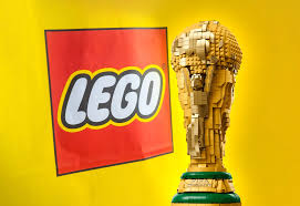 ¿Cuánto vale la Copa del Mundo Lego que usaron Messi y Cristiano Ronaldo en anuncio?
