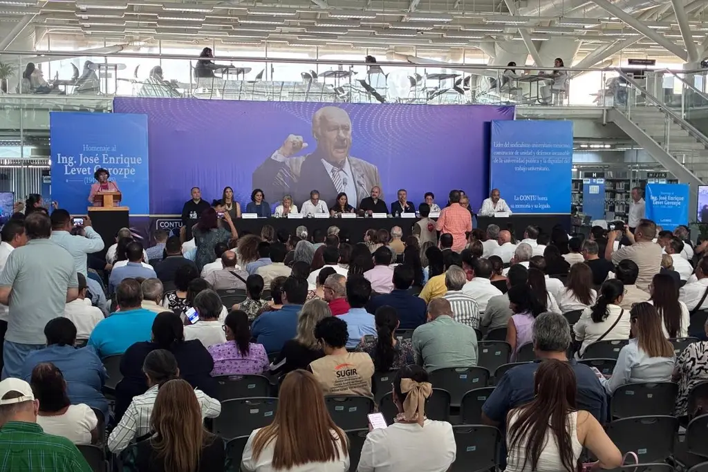 Rinden homenaje póstumo a exlíder sindical de la UV; así fue su deceso