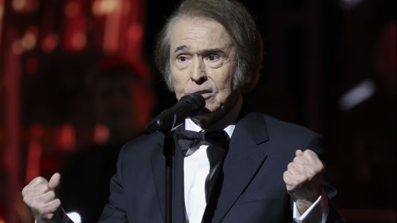 Raphael vuelve a México y deleita al Auditorio Nacional tras superar problemas de salud: “¡Un año más, señores!”