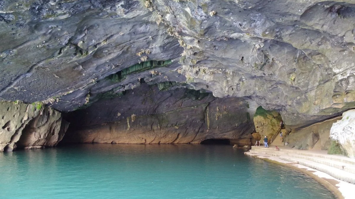 Así es por dentro la nueva cueva con cascada interna que descubrieron en Phong Nha-Ke Bang