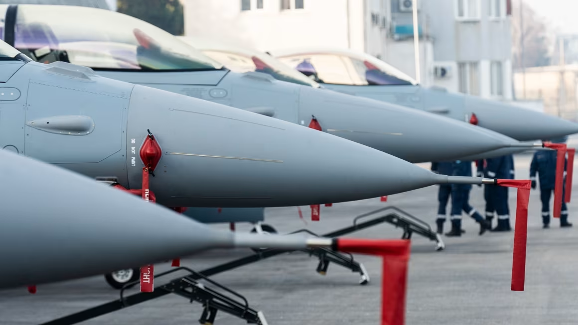 Polémico proceso de compra de aviones F–16 a EE.UU.: renuncian el canciller y el ministro de Defensa de Perú