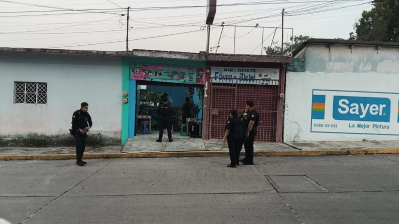 Disparan contra negocio en Cosoleacaque; sujetos en moto abren fuego y huyen