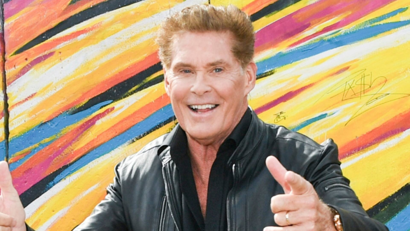 Preocupación por la salud de David Hasselhoff: fue visto caminando con dificultad, ayudado por un andador