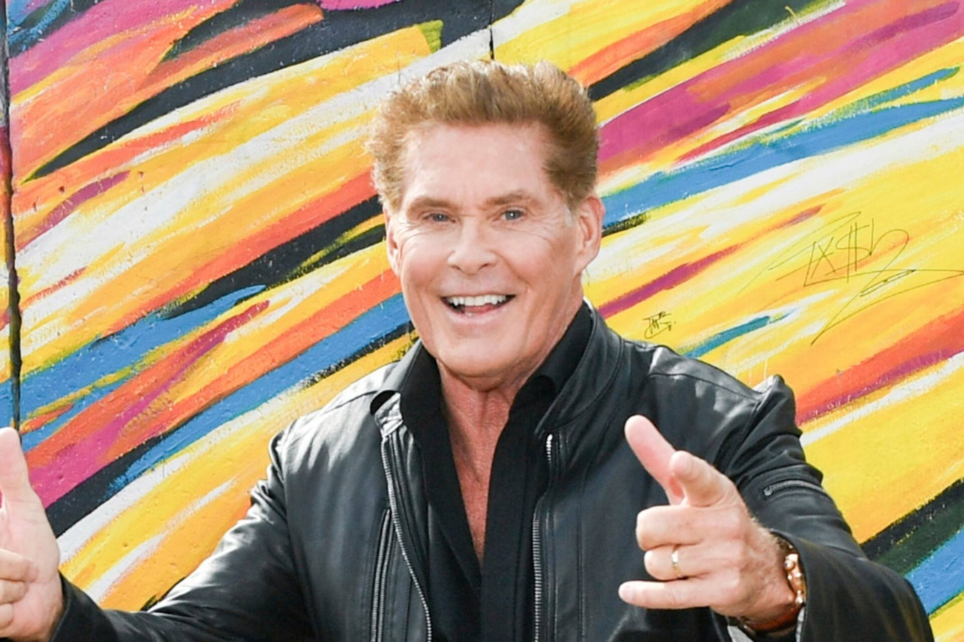 Preocupación por la salud de David Hasselhoff: fue visto caminando con dificultad, ayudado por un andador