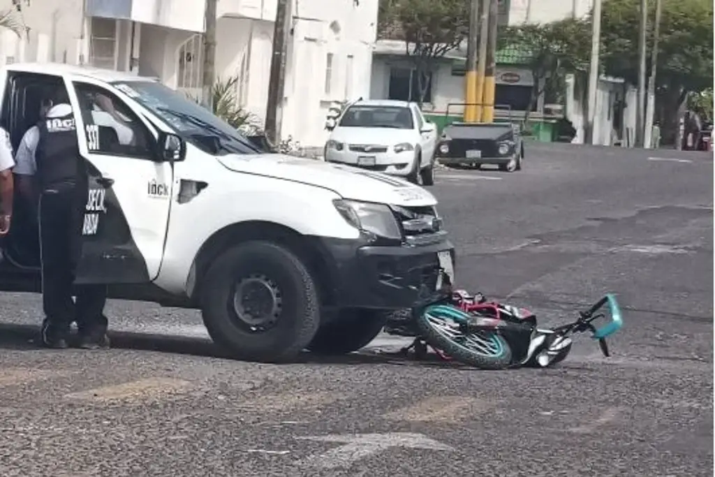 Camioneta de seguridad privada que trasportaba dinero chocó contra moto en Veracruz