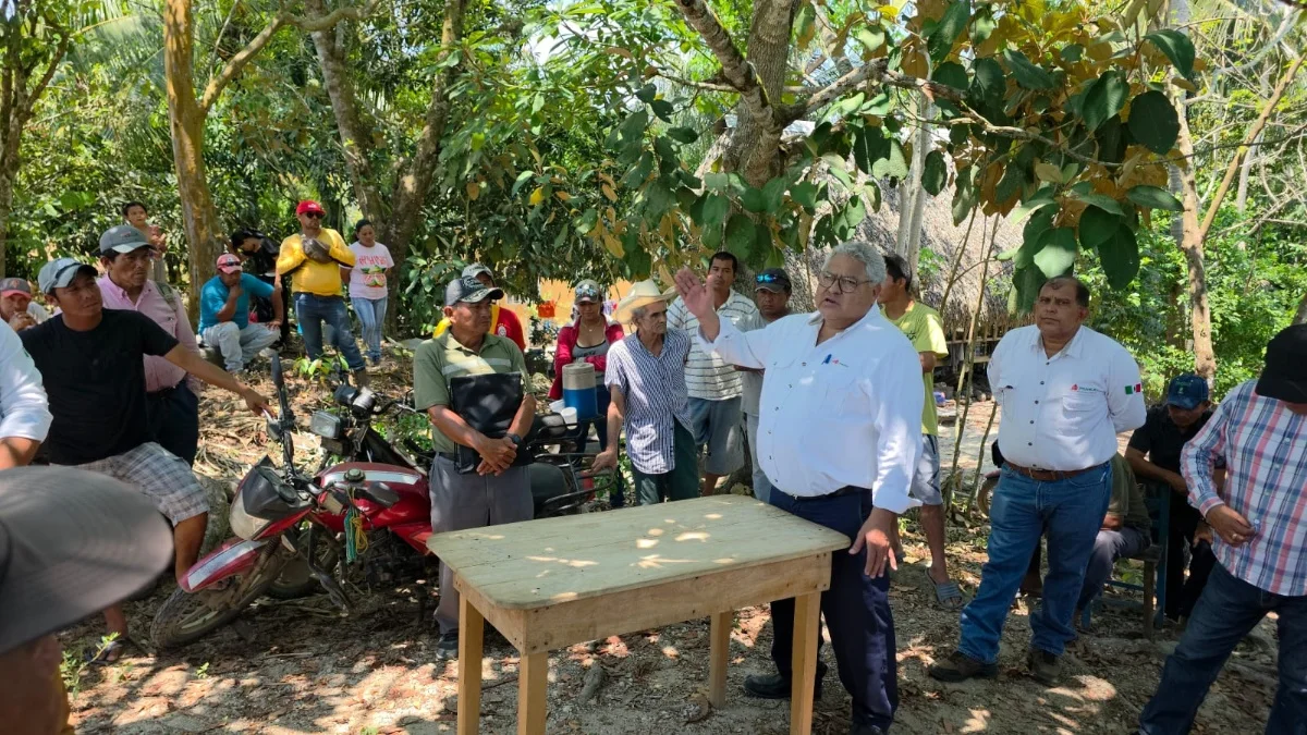 Acuerdan Pemex y pescadores acciones para frenar fuga en pozo y sanear la laguna Mezcalapa