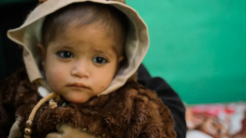 “Los demás niños no juegan conmigo desde que me infectaron”: la investigación de la BBC en un hospital sospechoso de ser epicentro de una ola de contagios infantiles de VIH