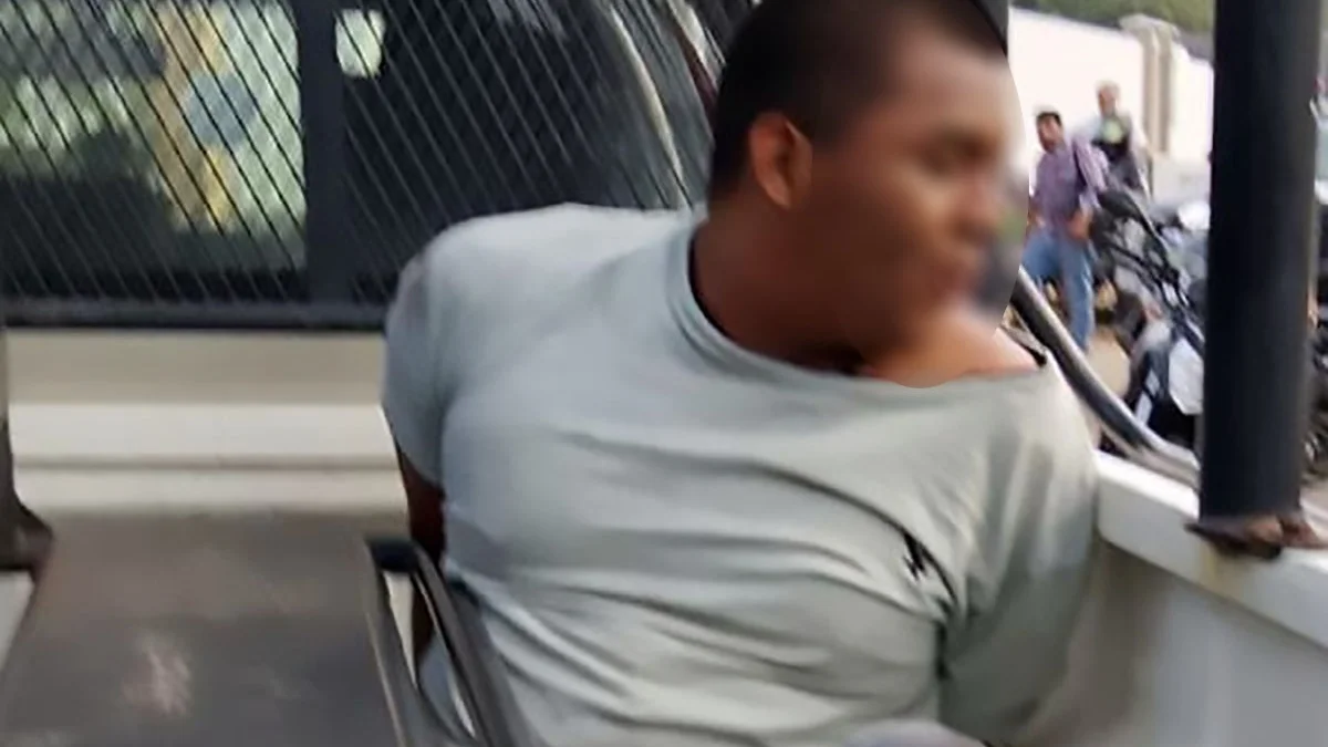 Guardia de seguridad captura a presunto ladrón tras robo en OXXO de Minatitlán