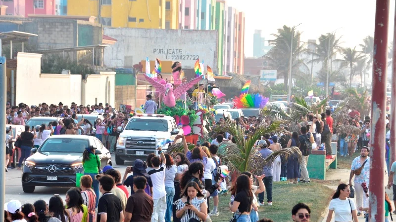 Coatzacoalcos celebra la XV Marcha del Orgullo LGBT+ con gran participación