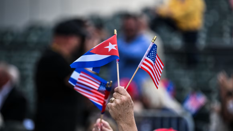 El Gobierno de Trump impone nuevas sanciones a Cuba y anticipa más