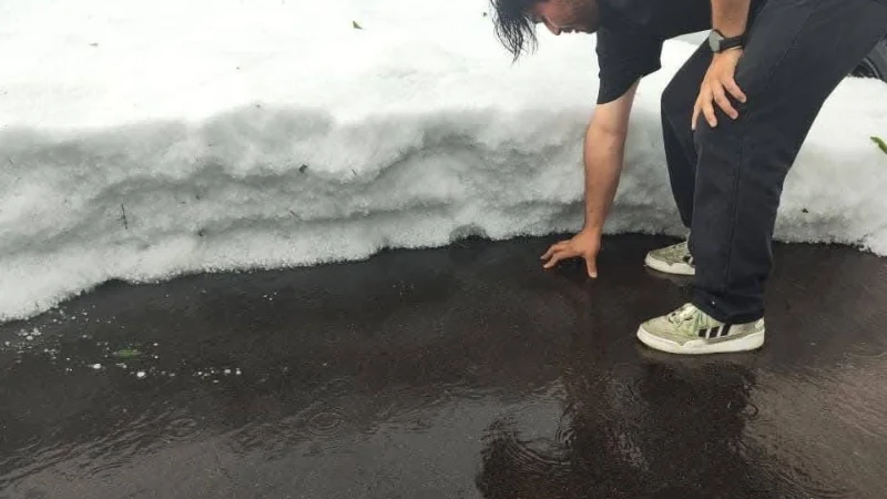 Puebla bajo hielo: granizada colapsa calles, deja autos atrapados y pinta de blanco la ciudad