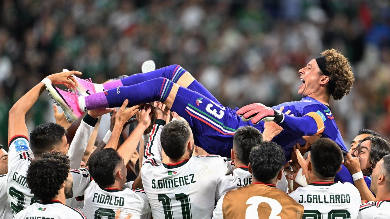 Mexicanos se conmocionan con despedida de Memo Ochoa