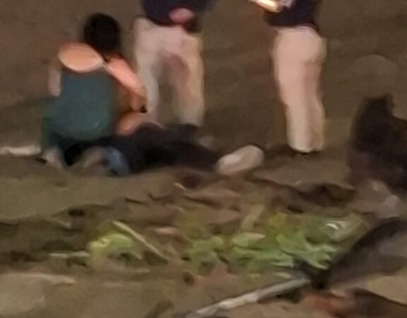 Conductor bajó de su camioneta, fue arrastrado por la corriente y apareció muerto en la playa de Coatzacoalcos