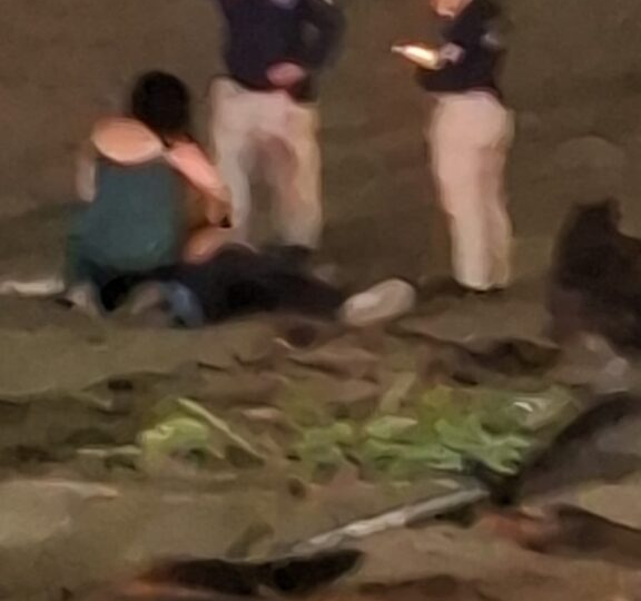 Conductor bajó de su camioneta, fue arrastrado por la corriente y apareció muerto en la playa de Coatzacoalcos