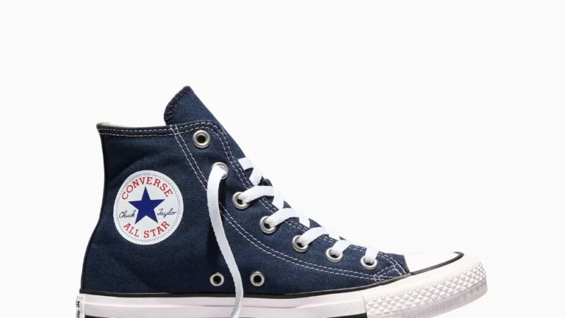 Converse se disculpa y retira el anuncio de zapatillas que, según críticos, incluía imágenes racistas