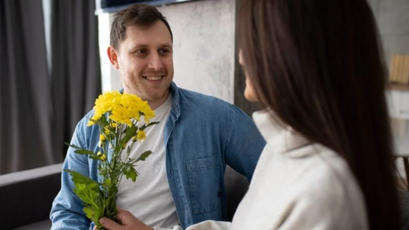¿Por qué NO se recomienda regalar flores amarillas a tu pareja? Este es su significado oculto ligado a la infidelidad