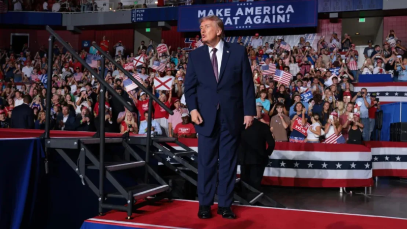 El presidente Trump se enfrenta a una “emergencia” en su intensa gira de octubre por estados republicanos