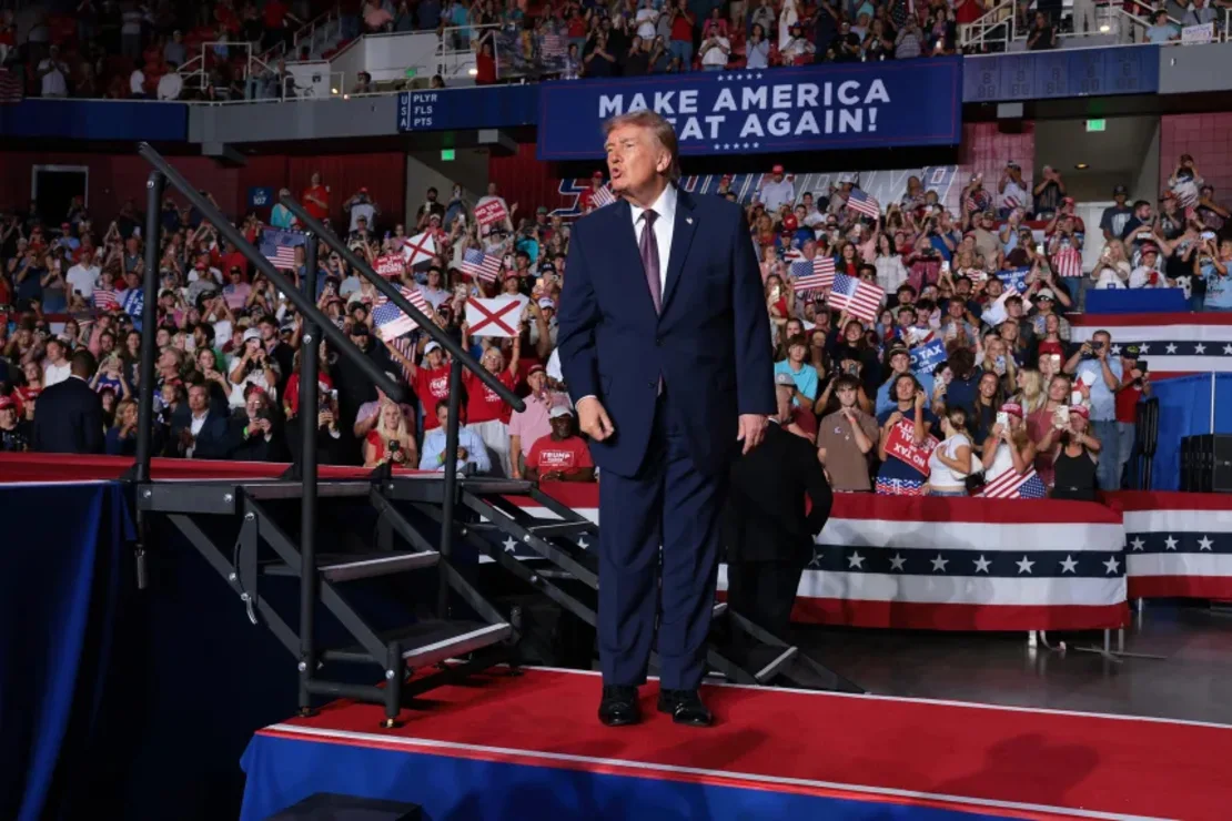 El presidente Trump se enfrenta a una “emergencia” en su intensa gira de octubre por estados republicanos